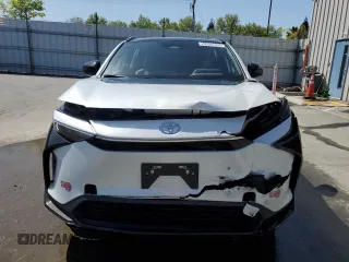 2023 Toyota bZ4X XLE z VIN JTMAAAAA6PA027254, wystawiony jako Copart lot #52069895 z przebiegiem 52 322 mil mil oraz Tytuł czysty. Historia ofert i sprzedaży dostępna na DreamBid. Obrazek 5.