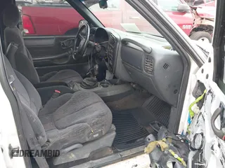2001 GMC Jimmy SLE z VIN 1GKCS13W312208879, wystawiony jako IAAI lot #42284916 z przebiegiem 204 219 mil mil oraz . Historia ofert i sprzedaży dostępna na DreamBid. Obrazek 5.