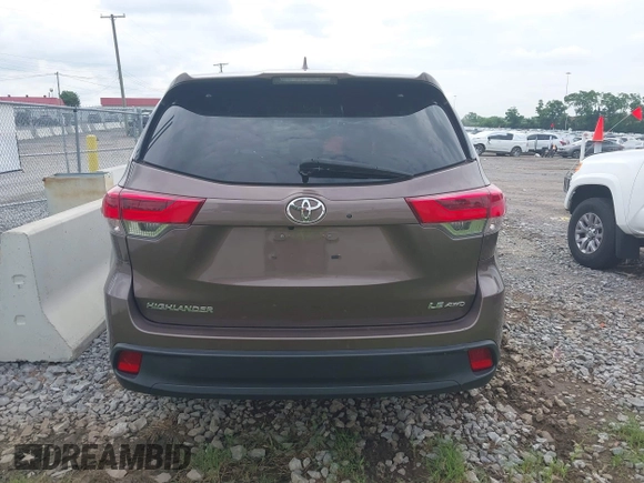 2018 Toyota Highlander LE с VIN 5TDBZRFH6JS812871, выставлен на аукционе IAAI как лот 42373213 с пробегом 33 024 миль миль и . История ставок и продаж доступна на DreamBid. Изображение 15.