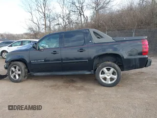 2007 Chevrolet Avalanche 3LT z VIN 3GNFK12337G114301, wystawiony jako IAAI lot #41608771 z przebiegiem Nie podano mil oraz . Historia ofert i sprzedaży dostępna na DreamBid. Obrazek 15.