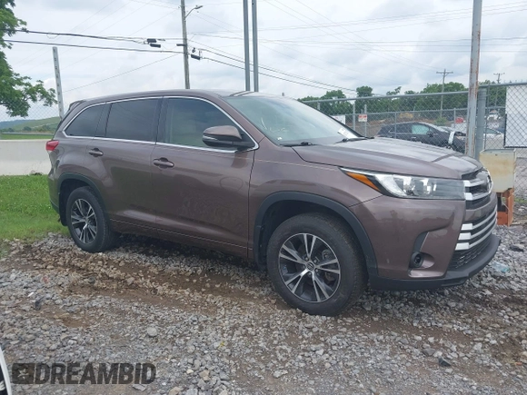 2018 Toyota Highlander LE с VIN 5TDBZRFH6JS812871, выставлен на аукционе IAAI как лот 42373213 с пробегом 33 024 миль миль и . История ставок и продаж доступна на DreamBid. Изображение 12.
