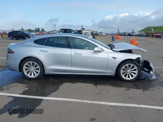 2018 Tesla Model S 75D with VIN 5YJSA1E2XJF287825, listed as a IAAI auction lot 41912116 with Not Provided miles and . Bid and sale history available at DreamBid. Image 14.