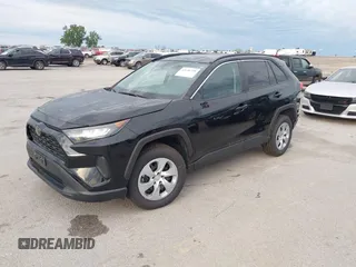 2021 Toyota RAV4 LE z VIN 2T3F1RFV8MW228120, wystawiony jako IAAI lot #42626299 z przebiegiem 72 786 mil mil oraz . Historia ofert i sprzedaży dostępna na DreamBid. Obrazek 2.