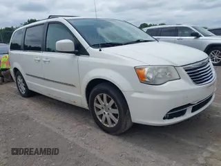 2011 Chrysler Town & Country Touring L z VIN 2A4RR8DG4BR616693, wystawiony jako IAAI lot #42492944 z przebiegiem 159 825 mil mil oraz . Historia ofert i sprzedaży dostępna na DreamBid. Obrazek 1.