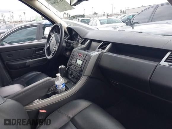 2008 Land Rover Range Rover Sport HSE z VIN SALSF25428A182930, wystawiony jako IAAI lot #41753860 z przebiegiem Nie podano mil oraz . Historia ofert i sprzedaży dostępna na DreamBid. Obrazek 5.