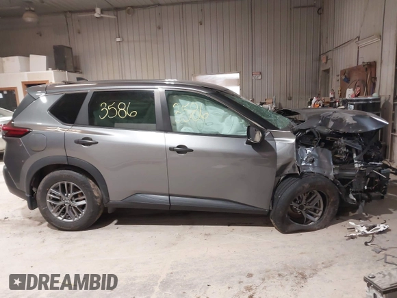 2022 Nissan Rogue S z VIN 5N1BT3AB8NC724554, wystawiony jako IAAI lot #41973586 z przebiegiem Nie podano mil oraz . Historia ofert i sprzedaży dostępna na DreamBid. Obrazek 14.