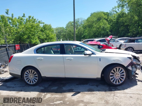 2013 Lincoln MKS z VIN 1LNHL9DK4DG611605, wystawiony jako IAAI lot #42271526 z przebiegiem 204 239 mil mil oraz . Historia ofert i sprzedaży dostępna na DreamBid. Obrazek 14.