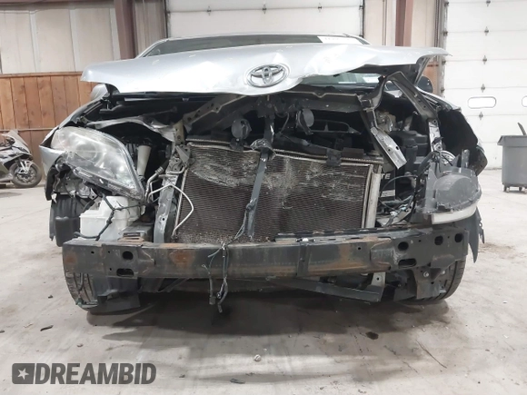 2016 Toyota Sienna XLE with VIN 5TDYK3DC7GS748075, listed as a IAAI auction lot 41795318 with 153,913 mi miles. Bid and sale history available at carsss.com. Image 6.