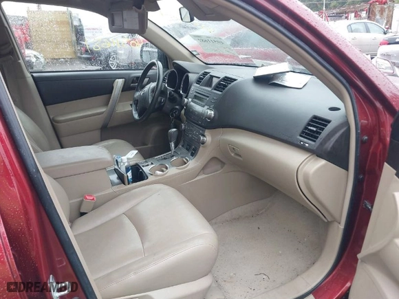 2010 Toyota Highlander SE with VIN 5TDJK3EH6AS034652, listed as a IAAI auction lot 40511681 with 114,219 mi miles. Bid and sale history available at carsss.com. Image 5.