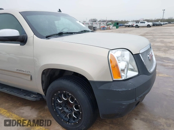 2011 GMC Yukon XL SLT with VIN 1GKS1KE01BR160725, listed as a IAAI auction lot 41587693 with 302,661 mi miles and . Bid and sale history available at carsss.com. Image 19.