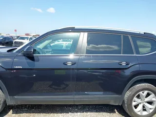 2018 Volkswagen Atlas SE with VIN 1V2DR2CA1JC546005, listed as a IAAI auction lot 41724133 with 116,633 mi miles and . Bid and sale history available at DreamBid. Image 14.