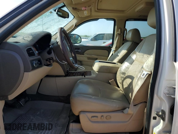 2013 Chevrolet Avalanche LTZ with VIN 3GNMCGE02DG208187, listed as a Copart auction lot 52190205 with 117,186 mi miles and Clean title. Bid and sale history available at DreamBid. Image 7.