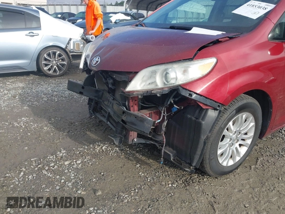 2014 Toyota Sienna XLE with VIN 5TDYK3DCXES471676, listed as a IAAI auction lot 41853038 with 169,790 mi miles. Bid and sale history available at carsss.com. Image 6.
