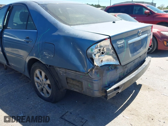 2004 Toyota Camry LE z VIN 4T1BE32K74U915657, wystawiony jako IAAI lot #41837915 z przebiegiem 260 096 mil mil oraz . Historia ofert i sprzedaży dostępna na DreamBid. Obrazek 13.