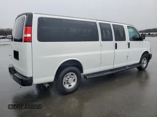 2022 Chevrolet Express Passenger LS z VIN 1GAZGNFPXN1290651, wystawiony jako Copart lot #49330615 z przebiegiem 31 309 mil mil oraz Czysty tytuł • Clean title. Historia ofert i sprzedaży dostępna na DreamBid. Obrazek 3.