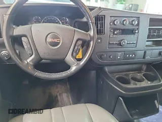 2022 GMC Savana Cargo z VIN 1GTW7AFP2N1140746, wystawiony jako IAAI lot #42515918 z przebiegiem 126 659 mil mil oraz . Historia ofert i sprzedaży dostępna na DreamBid. Obrazek 12.