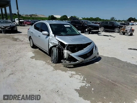 2015 Nissan Versa SV z VIN 3N1CN7AP4FL835049, wystawiony jako Copart lot #56591975 z przebiegiem 153 724 mil mil oraz Szkoda całkowita • Salvage title. Historia ofert i sprzedaży dostępna na DreamBid. Obrazek 13.