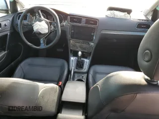 2019 Volkswagen Golf S z VIN 3VWG57AU1KM030101, wystawiony jako Copart lot #50599885 z przebiegiem Nie podano mil oraz Nie do naprawy • Non repairable. Historia ofert i sprzedaży dostępna na DreamBid. Obrazek 8.