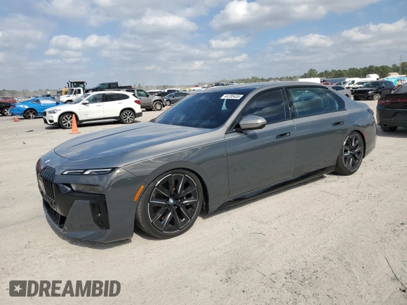 2023 BMW 7 Series 760i xDrive z VIN WBA33EJ08PCN66400, wystawiony jako Copart lot #44705455 z przebiegiem Nie podano mil oraz Nie do naprawy • Non repairable. Historia ofert i sprzedaży dostępna na DreamBid. Obrazek 1.