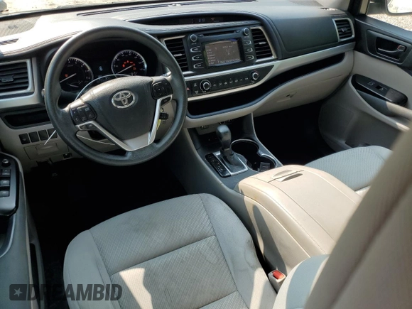 2015 Toyota Highlander LE z VIN 5TDZARFH9FS015561, wystawiony jako Copart lot #59218845 z przebiegiem 215 288 mil mil oraz Czysty tytuł • Clean title. Historia ofert i sprzedaży dostępna na DreamBid. Obrazek 8.
