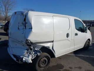 2018 Nissan NV200 SV z VIN 3N6CM0KN5JK698851, wystawiony jako IAAI lot #41753691 z przebiegiem 41 037 mil mil oraz . Historia ofert i sprzedaży dostępna na DreamBid. Obrazek 6.