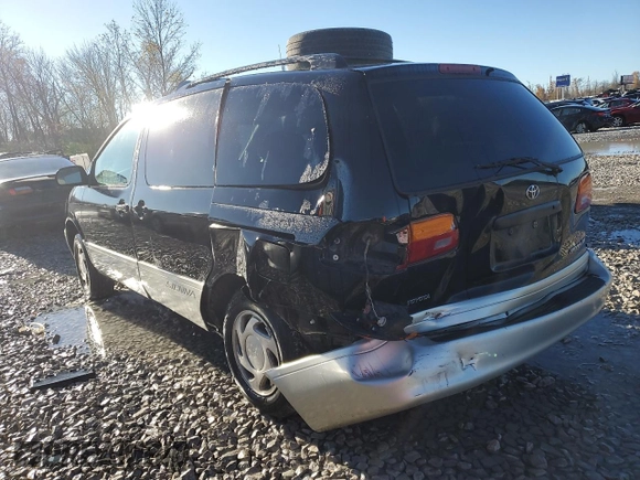 2000 Toyota Sienna LE with VIN 4T3ZF13C8YU207597, listed as a Copart auction lot 81250634 with 250,567 mi miles and Salvage Title. Bid and sale history available at carsss.com. Image 2.