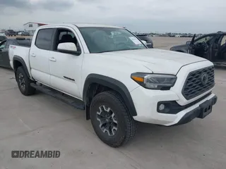 2022 Toyota Tacoma SR z VIN 3TMCZ5AN7NM493268, wystawiony jako IAAI lot #42041593 z przebiegiem 100 589 mil mil oraz . Historia ofert i sprzedaży dostępna na DreamBid. Obrazek 1.