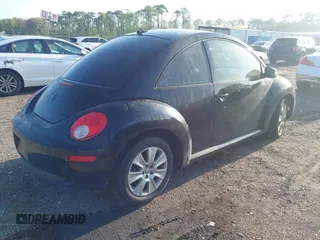 2009 Volkswagen New Beetle Coupe S with VIN 3VWPW31C79M517049, listed as a IAAI auction lot 41944475 with 100,204 mi miles. Bid and sale history available at carsss.com. Image 4.