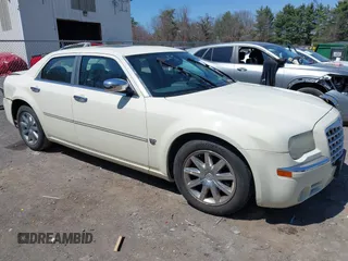 2007 Chrysler 300 C with VIN 2C3KA63H87H897640, listed as a IAAI auction lot 42098669 with 87,801 mi miles. Bid and sale history available at carsss.com. Image 1.