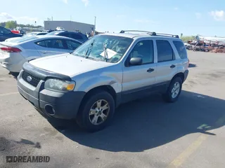 2007 Ford Escape XLT with VIN 1FMYU93Z07KB97493, listed as a IAAI auction lot 42076927 with 1 mi miles. Bid and sale history available at carsss.com. Image 2.