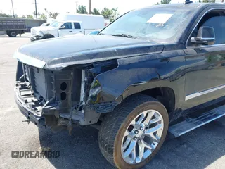 2018 Cadillac Escalade ESV Premium Luxury z VIN 1GYS4JKJ3JR160602, wystawiony jako IAAI lot #42075001 z przebiegiem 100 899 mil mil oraz . Historia ofert i sprzedaży dostępna na DreamBid. Obrazek 20.