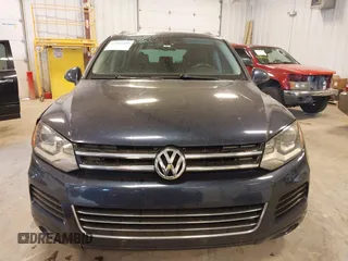 2014 Volkswagen Touareg Sport with VIN WVGEF9BP9ED008967, listed as a IAAI auction lot 41984409 with 193,859 mi miles and . Bid and sale history available at DreamBid. Image 12.