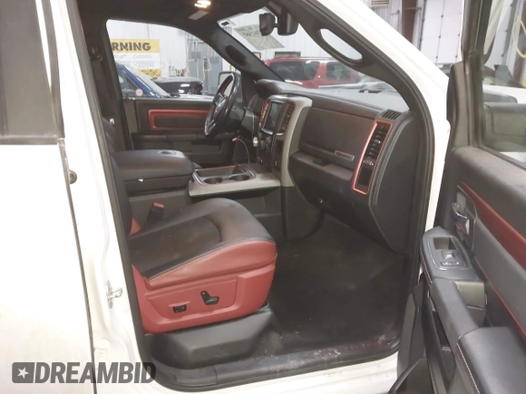 2016 Ram 1500 Rebel z VIN 1C6RR7YT6GS108472, wystawiony jako IAAI lot #41761560 z przebiegiem 101 132 mil mil oraz . Historia ofert i sprzedaży dostępna na DreamBid. Obrazek 5.