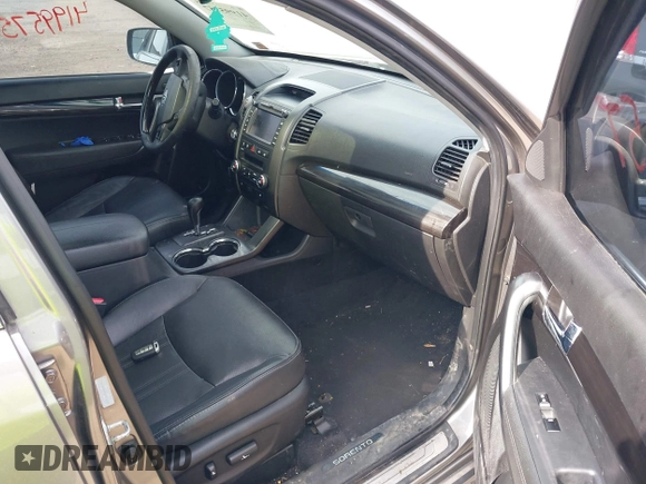 2013 Kia Sorento SX with VIN 5XYKWDA23DG415747, listed as a IAAI auction lot 41995757 with 165,894 mi miles. Bid and sale history available at carsss.com. Image 5.