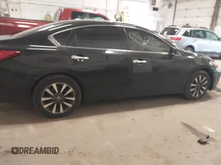 2017 Nissan Altima SV z VIN 1N4AL3AP3HC283714, wystawiony jako IAAI lot #42045311 z przebiegiem 175 090 mil mil oraz . Historia ofert i sprzedaży dostępna na DreamBid. Obrazek 13.