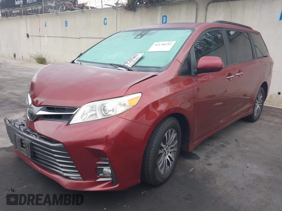 2018 Toyota Sienna XLE Auto Access Seat with VIN 5TDYZ3DC8JS932914, listed as a IAAI auction lot 41178252 with 112,009 mi miles. Bid and sale history available at carsss.com. Image 2.