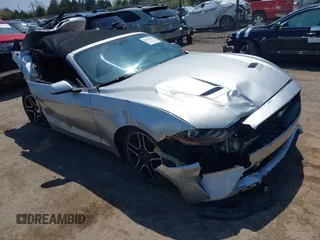2018 Ford Mustang EcoBoost Premium z VIN 1FATP8UH1J5110038, wystawiony jako IAAI lot #41978639 z przebiegiem 63 912 mil mil oraz . Historia ofert i sprzedaży dostępna na DreamBid. Obrazek 1.