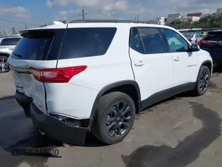 2021 Chevrolet Traverse RS z VIN 1GNEVJKW0MJ266088, wystawiony jako IAAI lot #41504928 z przebiegiem 57 966 mil mil oraz . Historia ofert i sprzedaży dostępna na DreamBid. Obrazek 4.