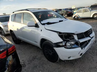2007 Toyota RAV4 Sport with VIN JTMBK32V476025200, listed as a Copart auction lot 85039324 with 177,018 mi miles and Salvage Title. Bid and sale history available at carsss.com. Image 4.