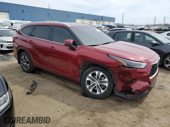 2022 Toyota Highlander XLE with VIN 5TDHZRBH6NS570427, listed as a Copart auction lot 51982165 with 34,072 mi miles and Clean title. Bid and sale history available at DreamBid. Image 4.