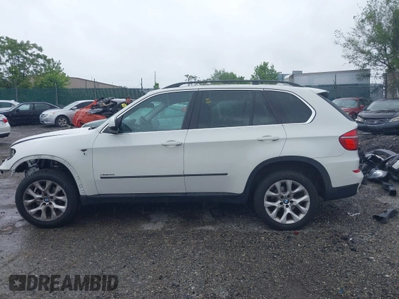 2013 BMW X5 xDrive35i z VIN 5UXZV4C53D0E14968, wystawiony jako IAAI lot #42253469 z przebiegiem 53 562 mil mil oraz . Historia ofert i sprzedaży dostępna na DreamBid. Obrazek 15.