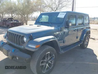 2024 Jeep Wrangler Willys z VIN 1C4RJXN65RW132000, wystawiony jako IAAI lot #41839686 z przebiegiem 14 796 mil mil oraz . Historia ofert i sprzedaży dostępna na DreamBid. Obrazek 17.