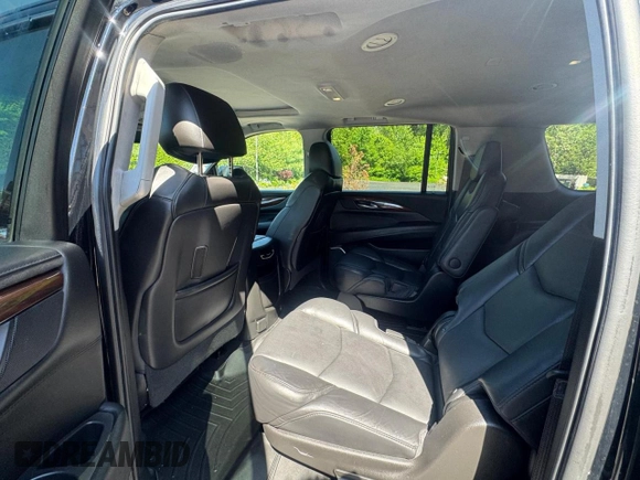 2017 Cadillac Escalade ESV Luxury z VIN 1GYS4HKJ8HR274470, wystawiony jako Copart lot #58011535 z przebiegiem 211 524 mil mil oraz Czysty tytuł • Clean title. Historia ofert i sprzedaży dostępna na DreamBid. Obrazek 9.