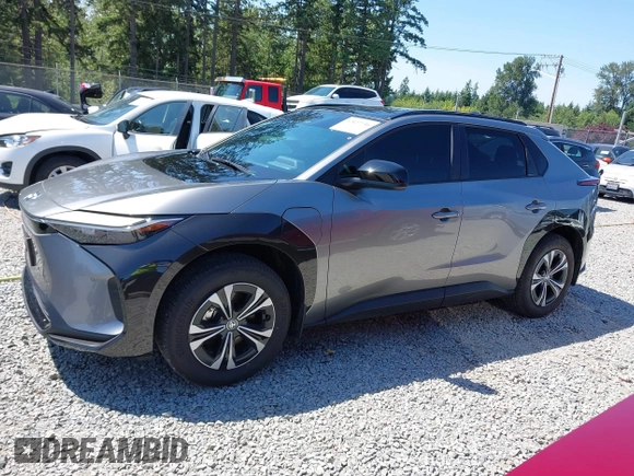 2024 Toyota bZ4X XLE z VIN JTMABACA5RA070254, wystawiony jako IAAI lot #42427736 z przebiegiem 5 718 mil mil oraz . Historia ofert i sprzedaży dostępna na DreamBid. Obrazek 14.