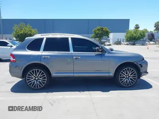 2005 Porsche Cayenne S с VIN WP1AB29PX5LA62410, выставлен на аукционе IAAI как лот 42692213 с пробегом 145 134 миль миль и . История ставок и продаж доступна на DreamBid. Изображение 13.