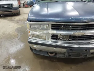 1997 Chevrolet Tahoe with VIN 1GNEK13RXVJ386600, listed as a IAAI auction lot 41917523 with 286,395 mi miles. Bid and sale history available at carsss.com. Image 6.