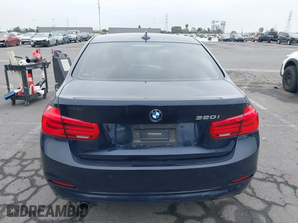 2017 BMW 3 Series 320i z VIN WBA8E1G50HNU13320, wystawiony jako IAAI lot #42327306 z przebiegiem 99 127 mil mil oraz . Historia ofert i sprzedaży dostępna na DreamBid. Obrazek 16.