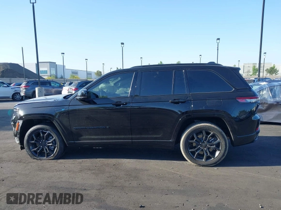 2024 Jeep Grand Cherokee with VIN 1C4RJYB6XR8612970, listed as a IAAI auction lot 42324488 with 5,701 mi miles and . Bid and sale history available at DreamBid. Image 14.