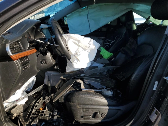 2017 Kia Cadenza Technology with VIN KNALC4J1XH5062777, listed as a Copart auction lot 77403494 with 141,754 mi miles and Salvage Title. Bid and sale history available at carsss.com. Image 7.