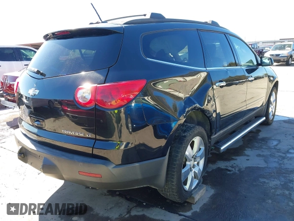 2011 Chevrolet Traverse 1LT z VIN 1GNKRGED3BJ373931, wystawiony jako IAAI lot #40876388 z przebiegiem 234 394 mil mil oraz . Historia ofert i sprzedaży dostępna na DreamBid. Obrazek 4.